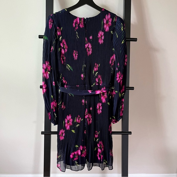 DKNY Printed Pleated Faux-Wrap Dress Navy with Pink Floral Size 8 - Picture 6 of 14
